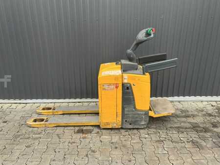 Transpallet elettrici 2015  Jungheinrich ERE120 (2)