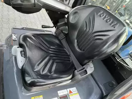 Gas truck 2016  Toyota 8FGF15F (8)