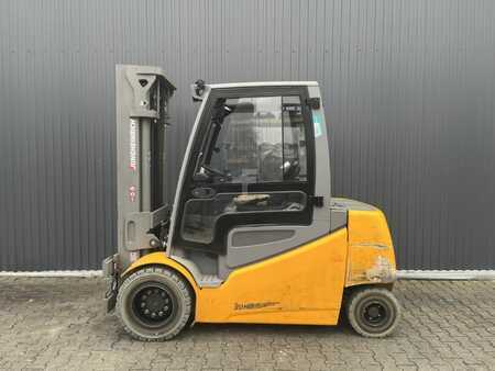Carrelli elettrici 4 ruote 2020  Jungheinrich EFG550 (2)