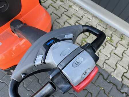 Ruční vysokozdvižný vozík 2019  BT SWE100 (9)