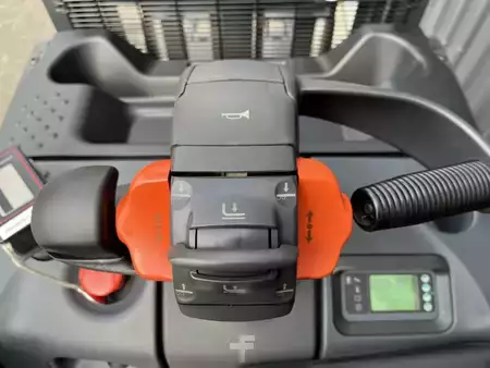Beállós targonca 2023  Linde D14SP (9)