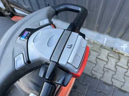 Gerbeurs à conducteur porté debout 2018  BT SPE200D (10)