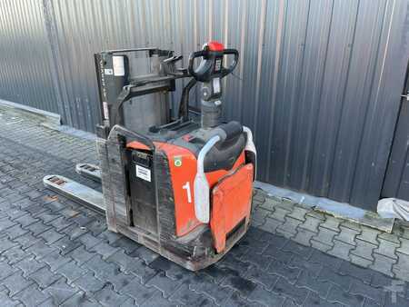 Gerbeurs à conducteur porté debout 2018  BT SPE200D (3)