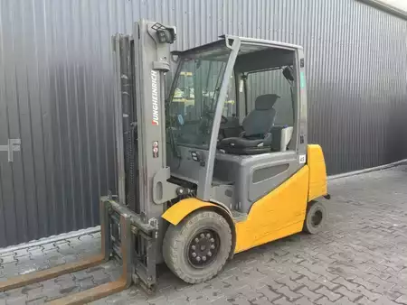 Elektro čtyřkolový VZV 2017  Jungheinrich EFG535k (1)