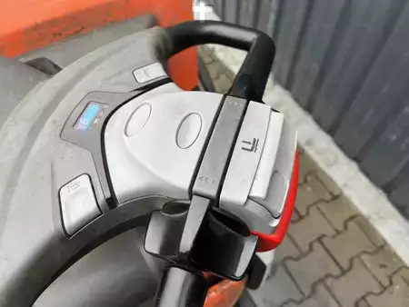 Beállós targonca 2018  BT SPE200D (9)