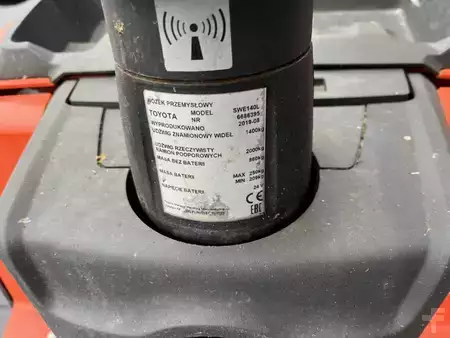 Apilador conductor incorporado 2019  BT SWE140L (4)