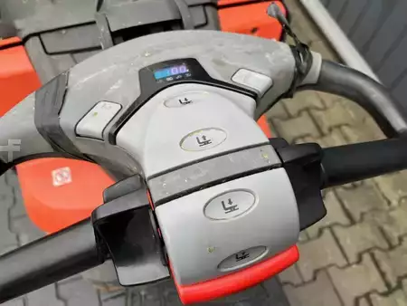 Apilador conductor incorporado 2019  BT SWE140L (8)