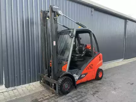 Gázüzemű targoncák 2015  Linde H25T-02 (1)