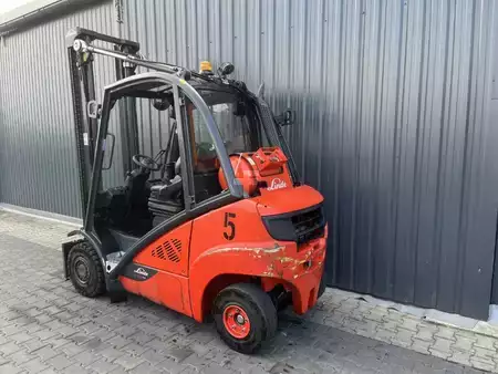 Gázüzemű targoncák 2015  Linde H25T-02 (3)