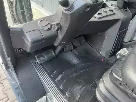 Gázüzemű targoncák 2015  Linde H25T-02 (9)