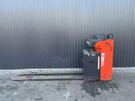 Nízkozdvižný vozík 2017  Linde T25S (2)