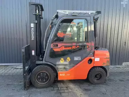 Dieselstapler 2020  Toyota 8FDF30 (2)