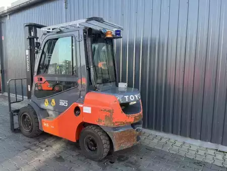 Dieselstapler 2020  Toyota 8FDF30 (3)