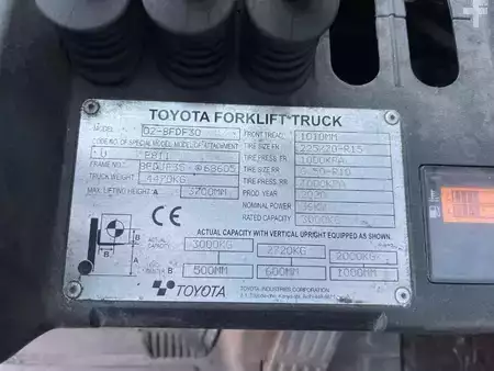 Dieselstapler 2020  Toyota 8FDF30 (4)