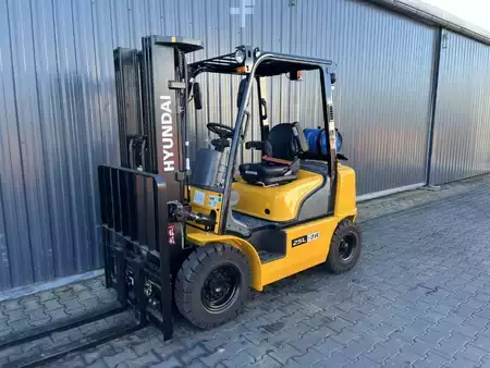 Treibgasstapler 2022  Hyundai 25L-7A (1)