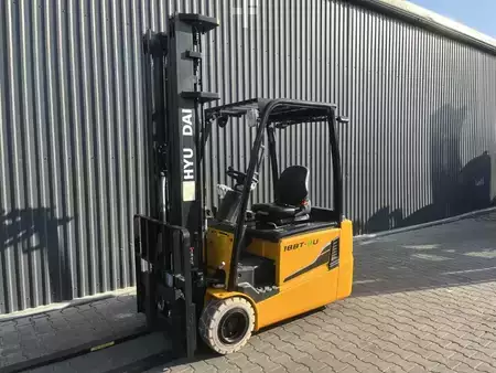 Chariots électriques à 3 roues 2023  Hyundai 18BT-9U (1)