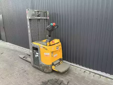 Apilador conductor incorporado 2018  Jungheinrich ERC212 (3)
