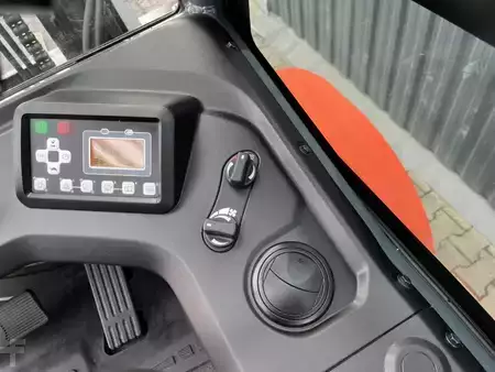 Elektromos 4 kerekű 2023  Toyota 9FBH80T (10)