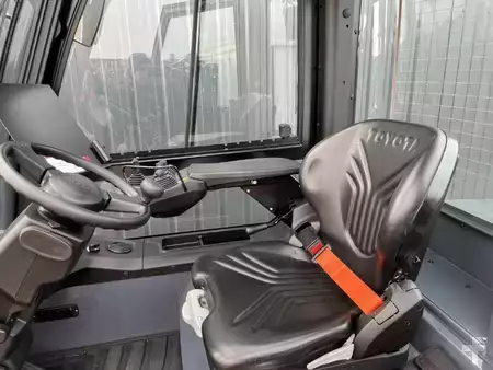 Elektromos 4 kerekű 2023  Toyota 9FBH80T (6)