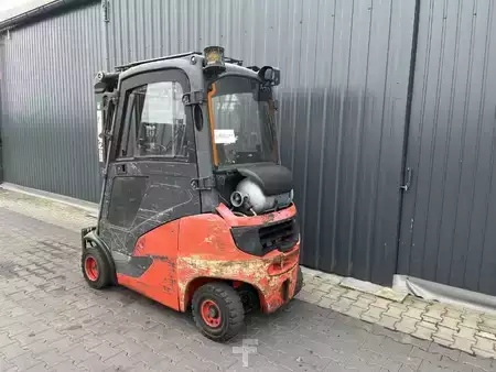Wózki gazowe 2019  Linde H18T-01 (3)
