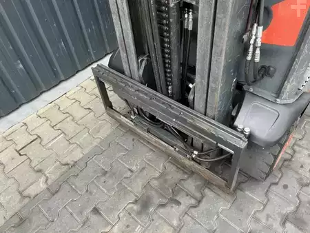 Wózki gazowe 2019  Linde H18T-01 (9)