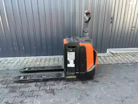 Electric Pallet Trucks 2016  BT LPE200 (2)