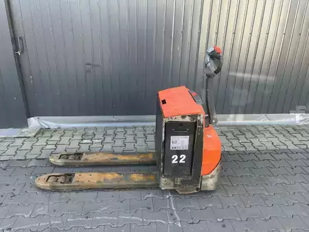 Electric Pallet Trucks 2015  BT LWE200 (2)