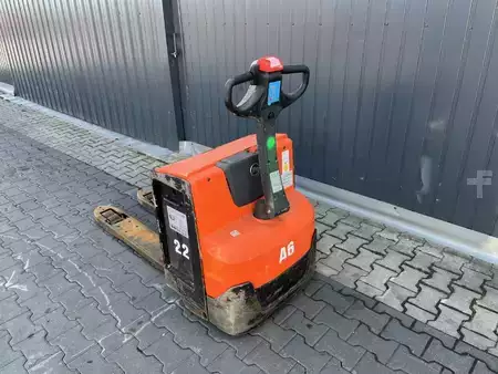 Electric Pallet Trucks 2015  BT LWE200 (3)