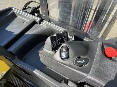 Chariots à mât rétractable 2019  Hyster R1.4 (8)