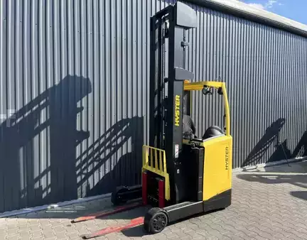 Chariots à mât rétractable 2019  Hyster R1.4 (1)