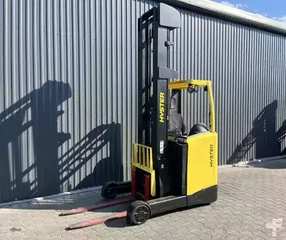 Chariots à mât rétractable 2019  Hyster R1.4 (1)