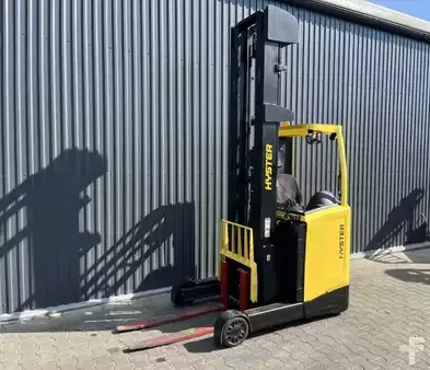 Chariots à mât rétractable 2019  Hyster R1.4 (1)
