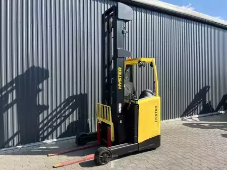 Chariots à mât rétractable 2019  Hyster R1.4 (1)