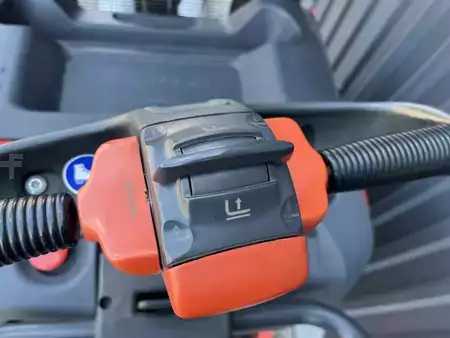 Wózki z platformą operatora 2021  Linde D14AP (9)