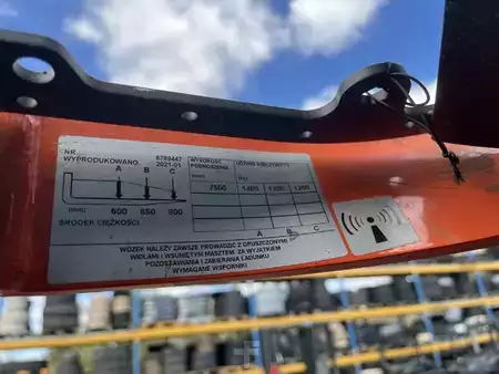 Reach Trucks 2021  BT RRE140H (5)