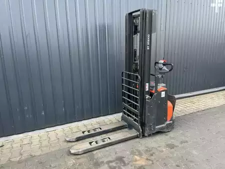Gerbeurs à conducteur porté debout 2020  BT SWE120L (1)