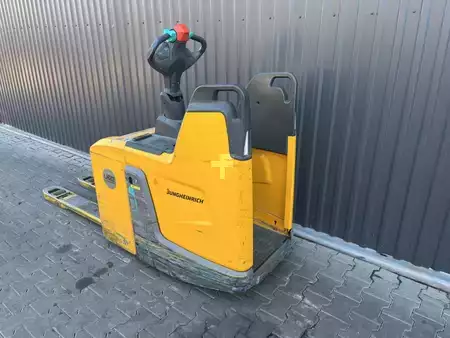 Transpalettes électriques 2018  Jungheinrich ERE120 (3)