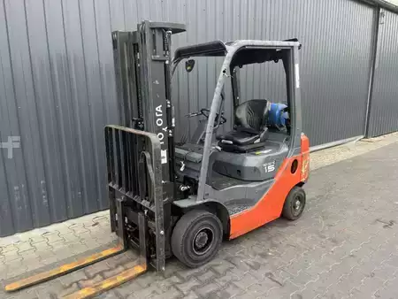Gázüzemű targoncák 2019  Toyota 8FGF15 (1)