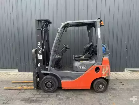 Gázüzemű targoncák 2019  Toyota 8FGF15 (2)