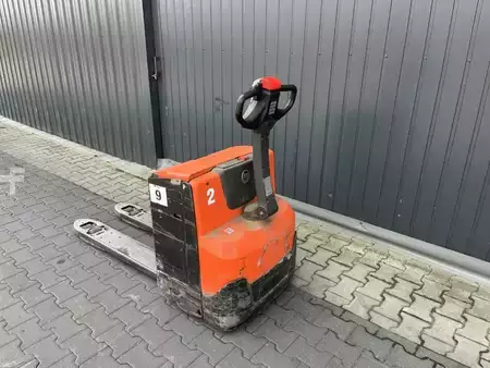 Porta-paletes elétrico 2015  BT LWE200 (3)