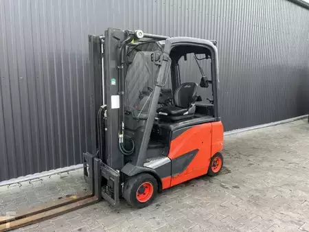 Elektromos 4 kerekű 2014  Linde E20PH-02 (1)