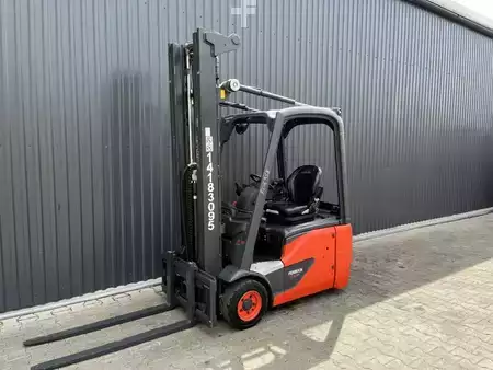Chariots électriques à 3 roues 2015  Linde E16C-02 (1)
