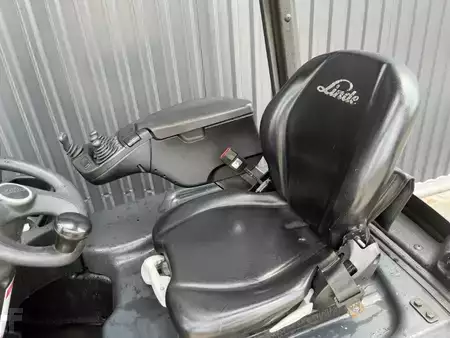 Chariots électriques à 3 roues 2015  Linde E16C-02 (9)
