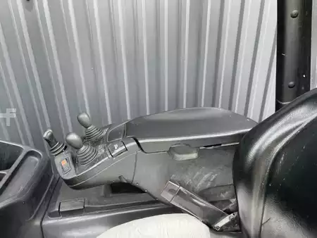 Chariots électriques à 4 roues 2016  Linde E25-01 (9)