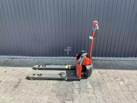 Electric Pallet Trucks 2019  Linde MT12 (2)