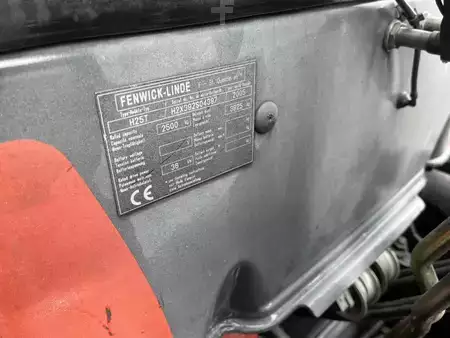 Gázüzemű targoncák 2005  Linde H25T (4)