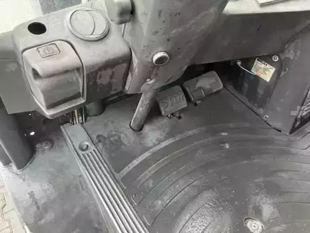 Gázüzemű targoncák 2005  Linde H25T (8)