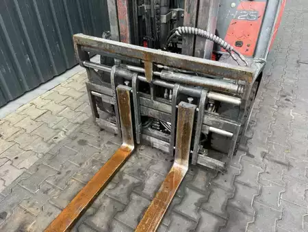 Gázüzemű targoncák 2005  Linde H25T (9)