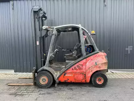 Gázüzemű targoncák 2011  Linde H30T-01 (2)