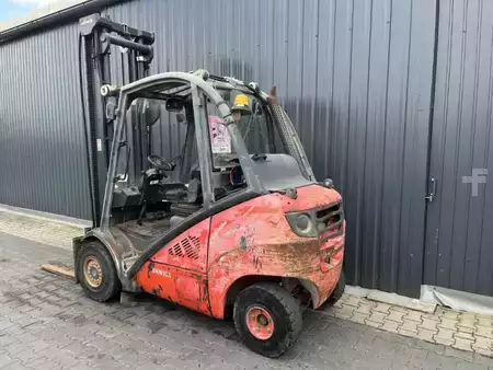 Gázüzemű targoncák 2011  Linde H30T-01 (3)